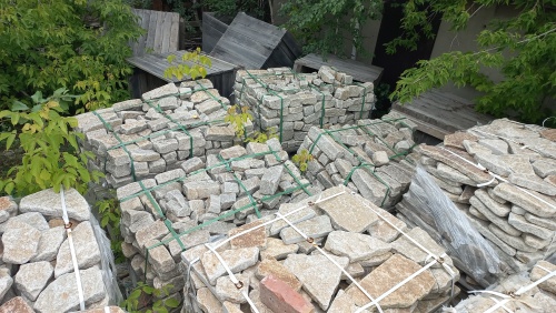 Плитняк гранитный галтованный купить в Липецке