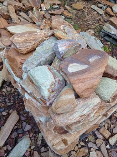 Златолит жёлтый, жёлто-зелёный глыбки и валуны для ланшафтного дизайна купить в Липецке