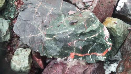 Гигантские зелёные валуны для ландшафтного дизайна весом более 5 тонн купить в Липецке