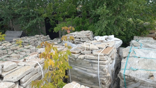 Плитняк галтованный гранитный для ландшафтного дизайна купить в Липецке