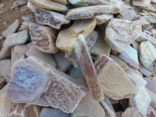 Златолит жёлтый, жёлто-зелёный глыбки и валуны для ланшафтного дизайна купить в Липецке