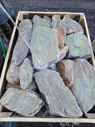 Златолит жёлтый, жёлто-зелёный глыбки и валуны для ланшафтного дизайна купить в Липецке