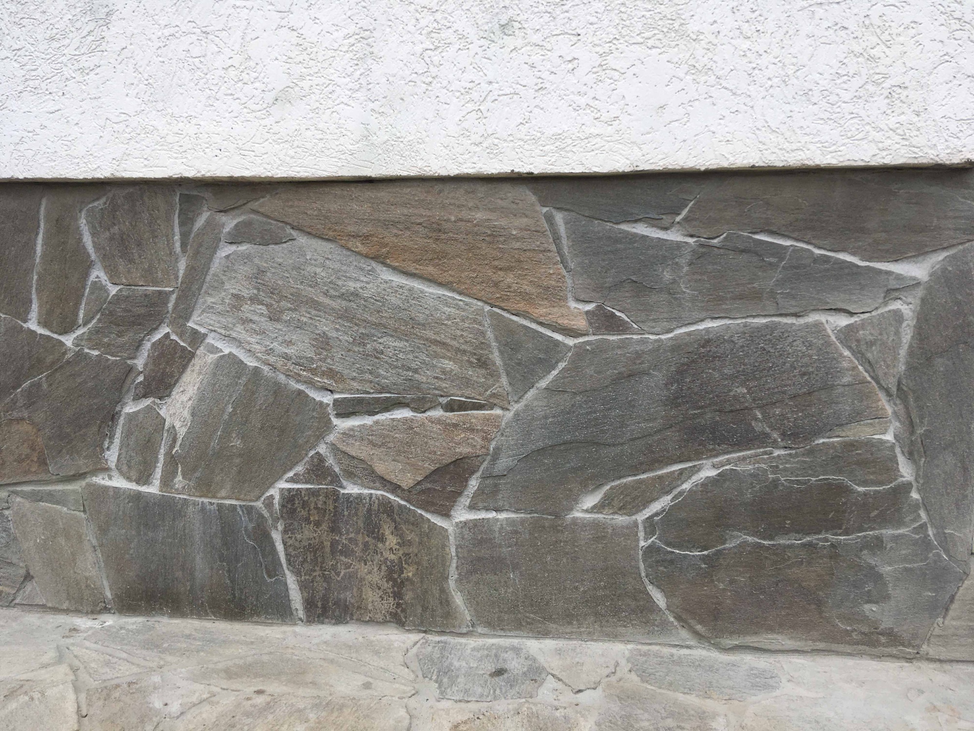 Плитняк златолит Уральский для цоколя, отмостки купить в Липецке