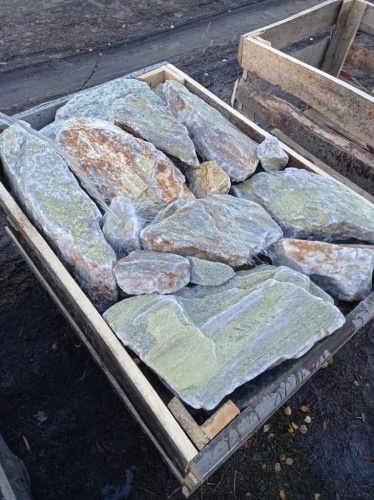 Златолит жёлтый, жёлто-зелёный глыбки и валуны для ланшафтного дизайна купить в Липецке