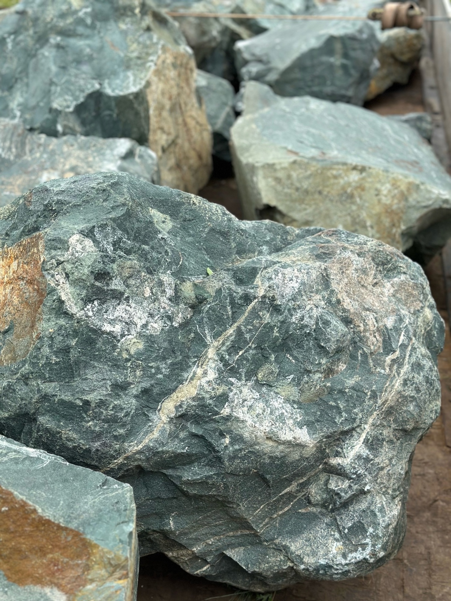 Камни для ландшафтного дизайна зелёные 10-60 килограмм купить в Липецке