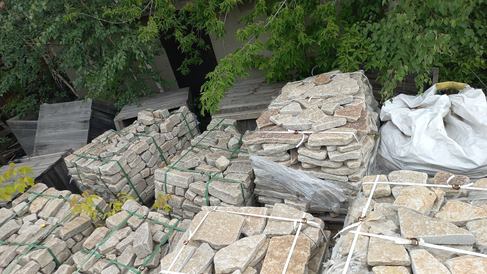 Плитняк гранитный галтованный купить в Липецке