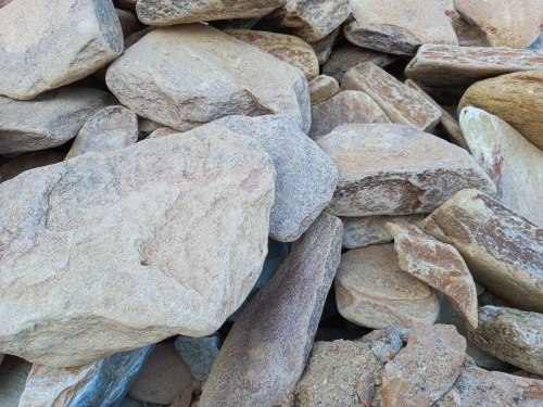 Златолит жёлтый, жёлто-зелёный глыбки и валуны для ланшафтного дизайна купить в Липецке