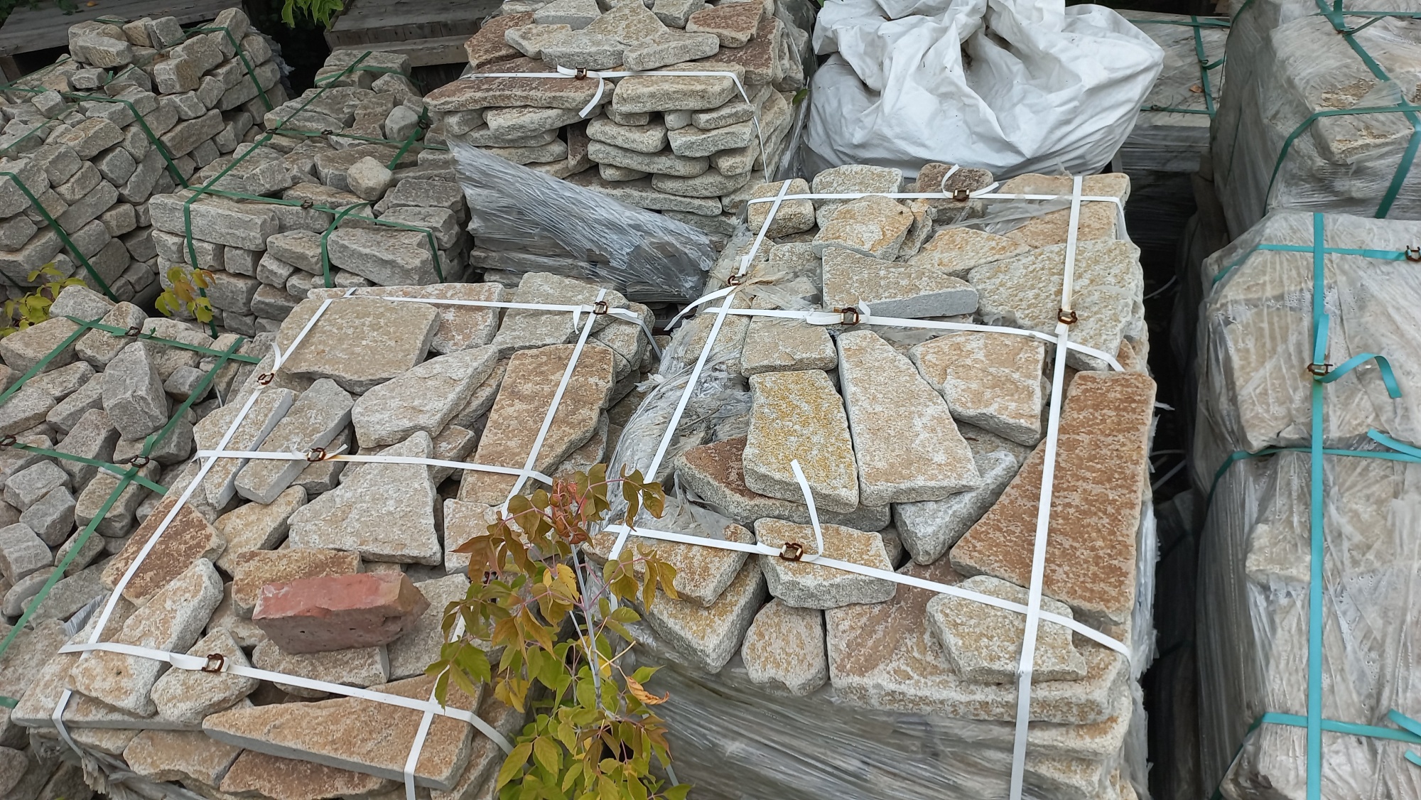 Плитняк гранитный галтованный купить в Липецке