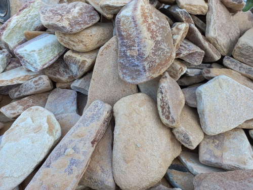 Златолит жёлтый, жёлто-зелёный глыбки и валуны для ланшафтного дизайна купить в Липецке