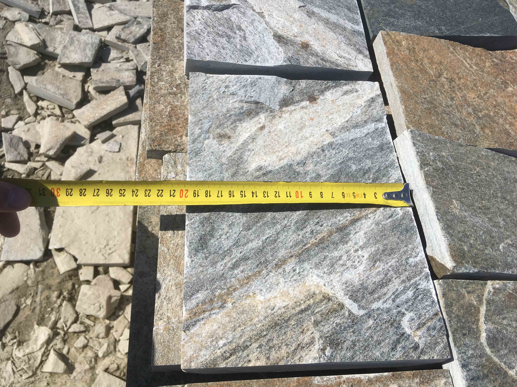 Плитка пилёная златолит Уральский для цоколя, отмостки купить в Липецке