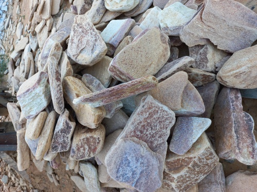 Златолит жёлтый, жёлто-зелёный глыбки и валуны для ланшафтного дизайна купить в Липецке