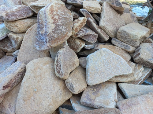 Златолит жёлтый, жёлто-зелёный глыбки и валуны для ланшафтного дизайна купить в Липецке