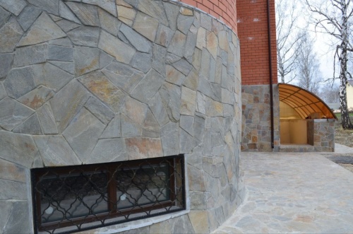 Плитняк златолит Уральский для цоколя, отмостки купить в Липецке